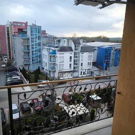 Two-bedroom On The 6th Floor Apartment *