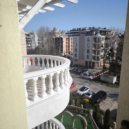 Two-bedroom On The 6th Floor Apartment *
